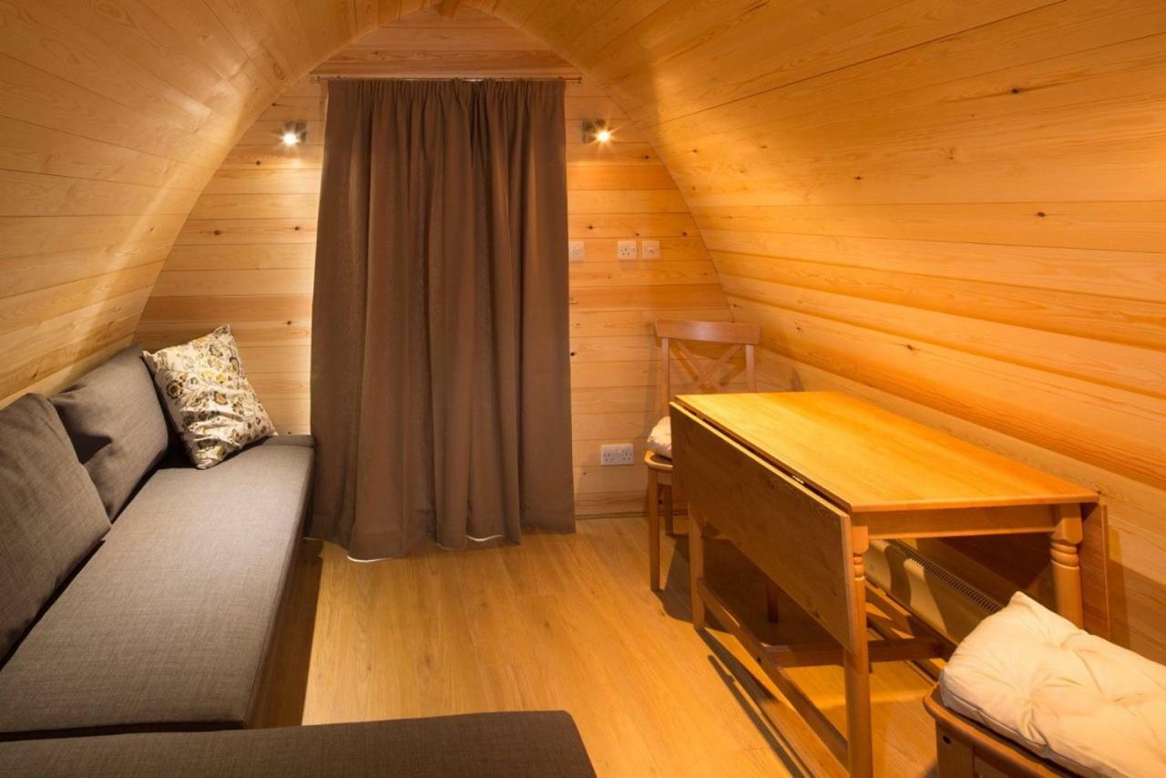 ホテル Campion Glamping Pod チェルトナム エクステリア 写真