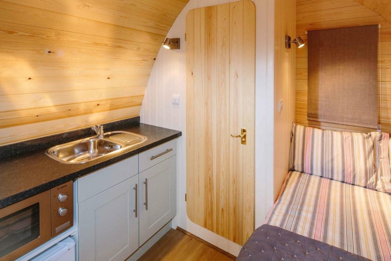 ホテル Campion Glamping Pod チェルトナム エクステリア 写真
