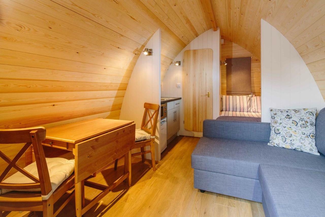 ホテル Campion Glamping Pod チェルトナム エクステリア 写真